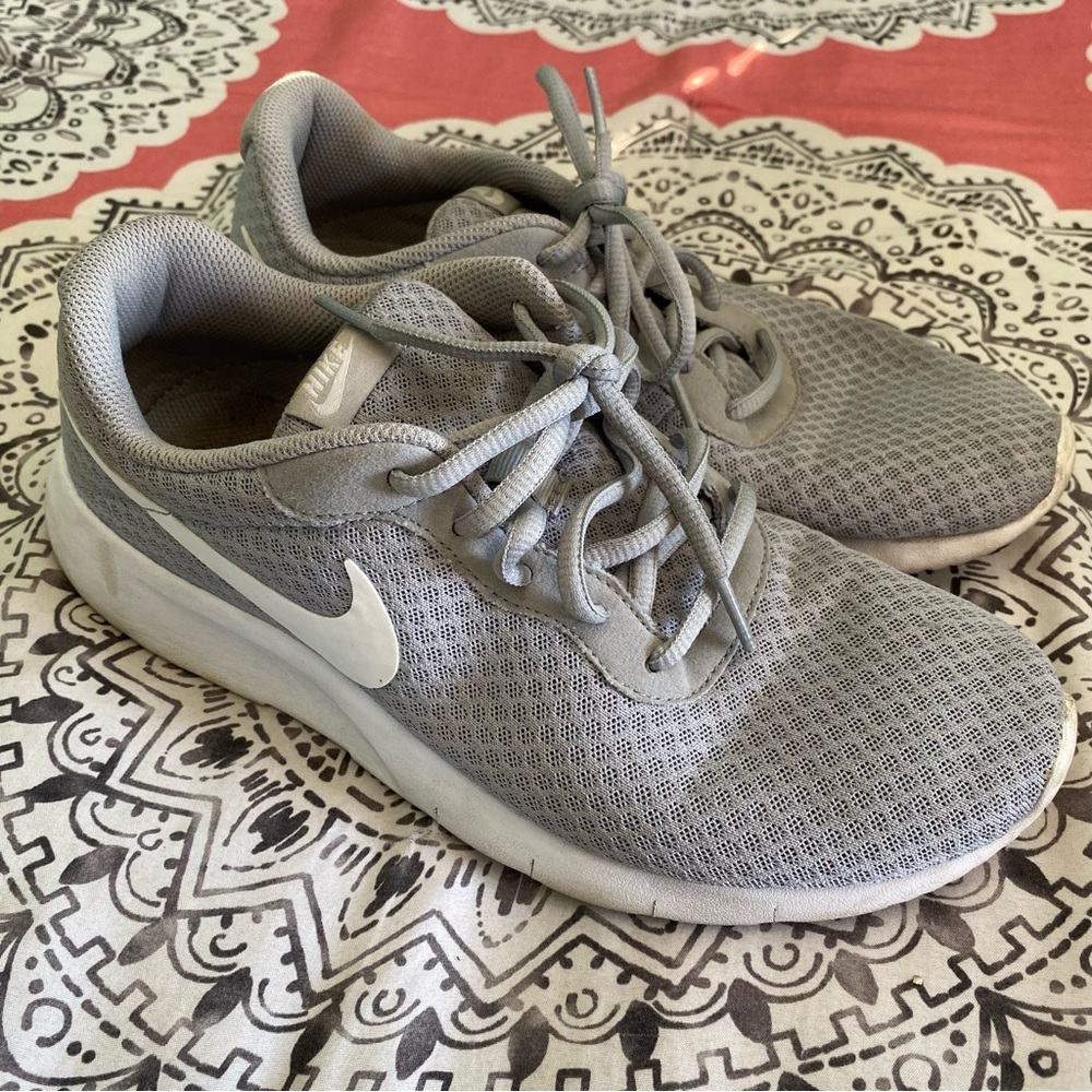 Nike Tanjun Shoes